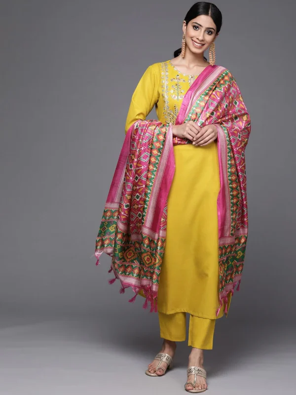 women kurta set with dupatta